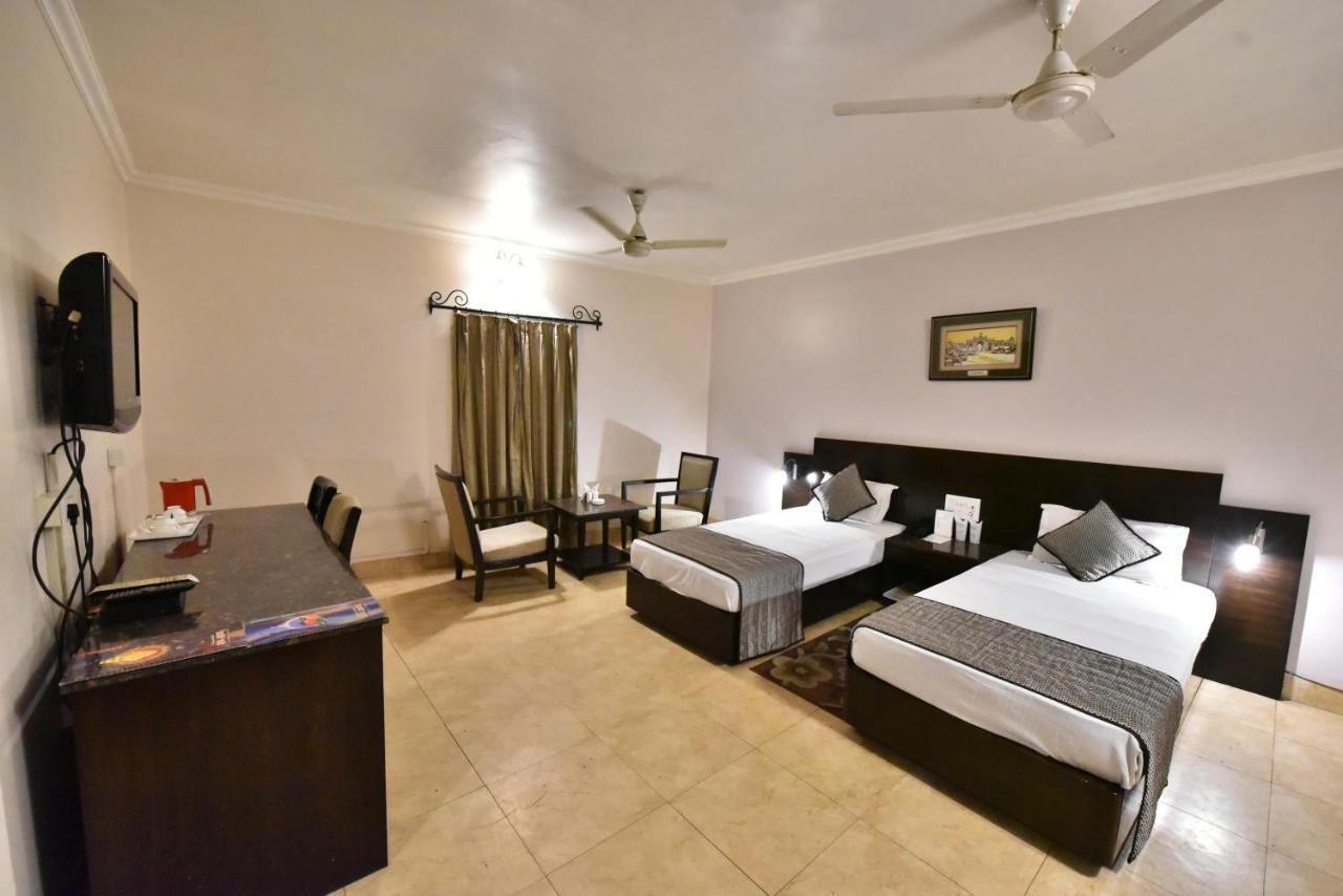 Tekareesinn Lucknow Buitenkant foto
